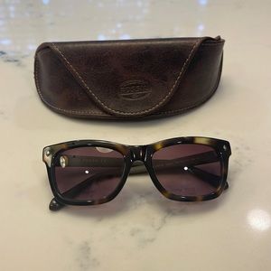 Women’s fossil sunglasses. Brown tortoise frame and brown lenses.